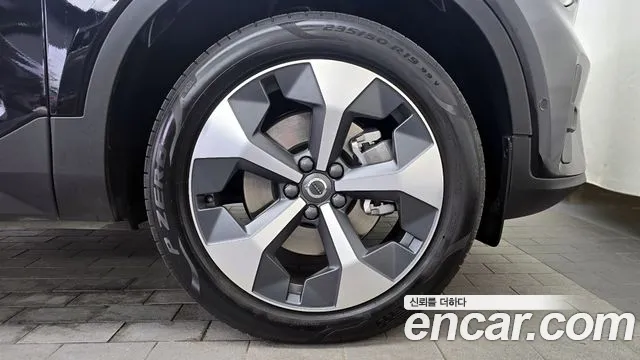 Вольво XC40 B4 Ultimate Bright — Фото автомобиля 5