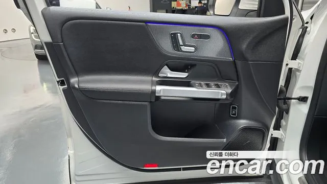 Mercedes-Benz EQB — Фото автомобиля 7