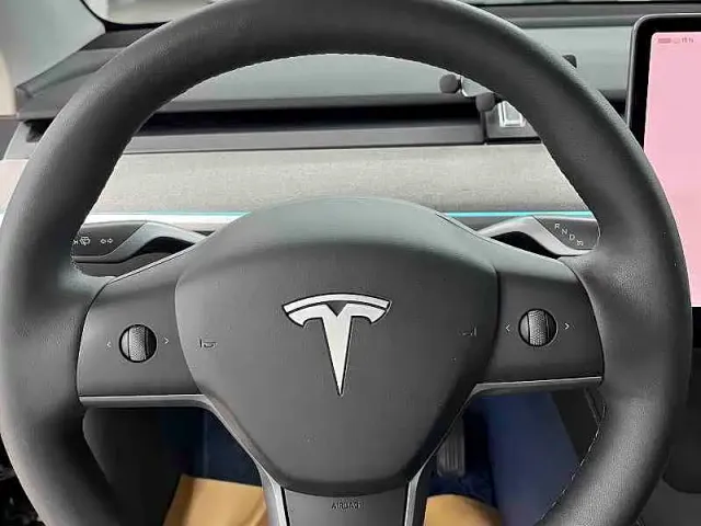 Tesla Model Y — Фото автомобиля 5