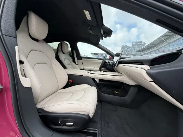 Xiaomi SU7 — Фото автомобиля 12