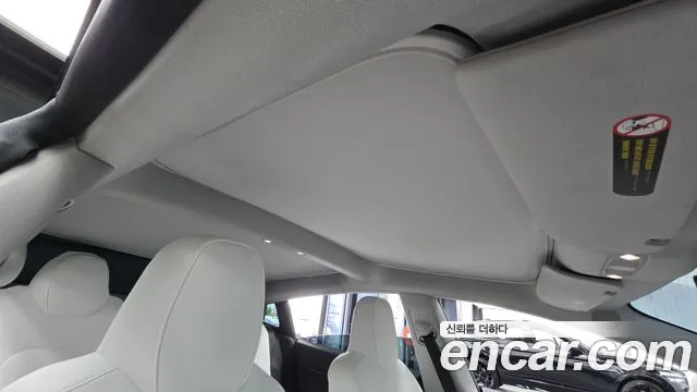 Tesla Model 3 — Фото автомобиля 17
