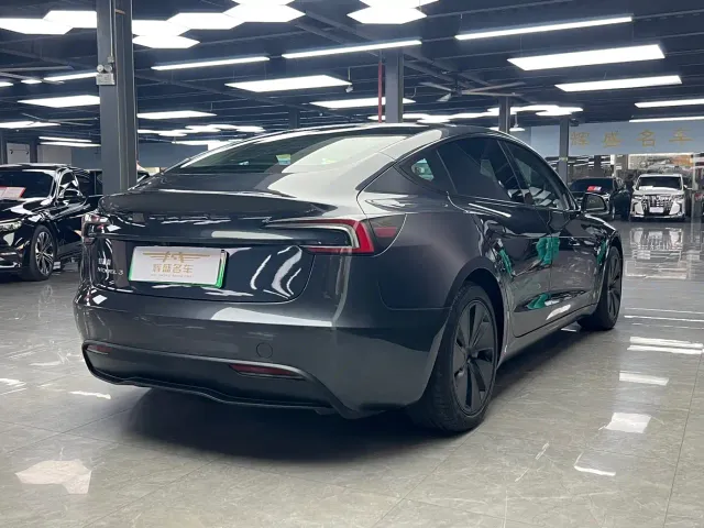 Tesla Model 3 — Фото автомобиля 27