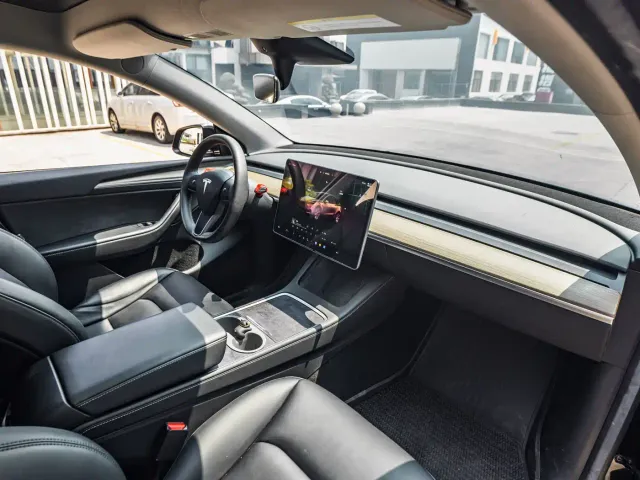Tesla Model Y — Фото автомобиля 7