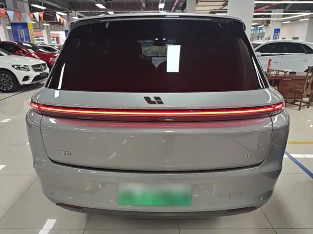 Li Auto L8 — Фото автомобиля 5