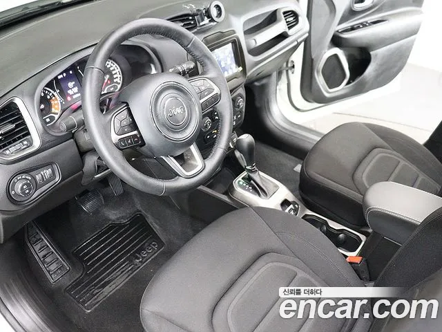 Jeep Renegade — Фото автомобиля 18