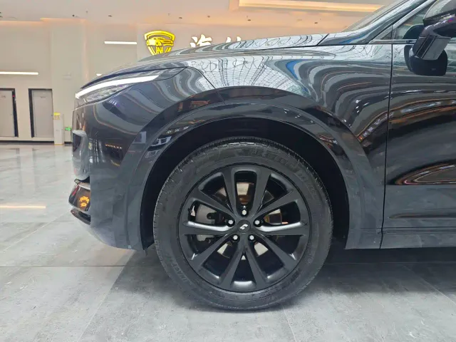 Li Auto ONE — Фото автомобиля 6