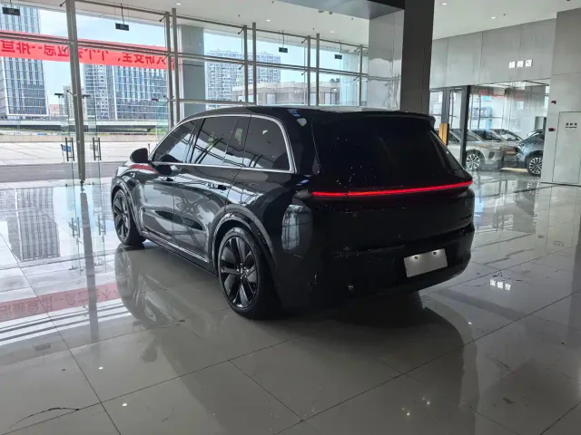 Li Auto L8 — Фото автомобиля 6