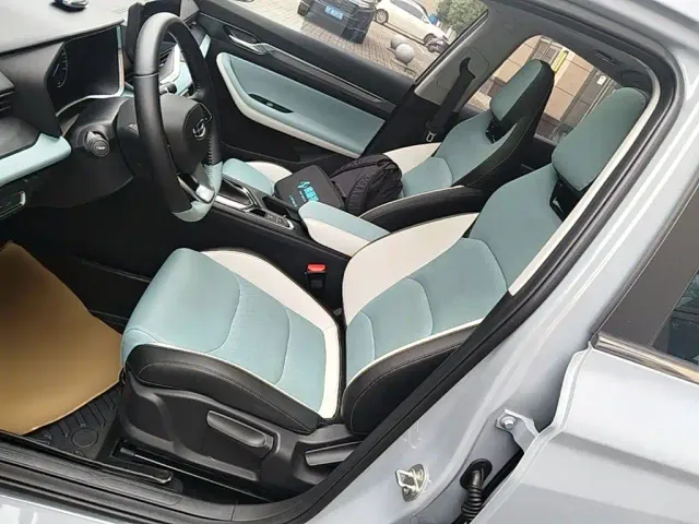 Geely Emgrand S — Фото автомобиля 14