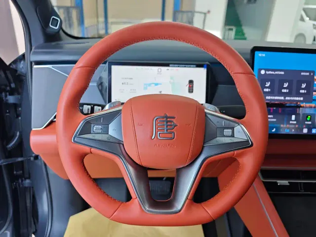 BYD Tang L — Фото автомобиля 9