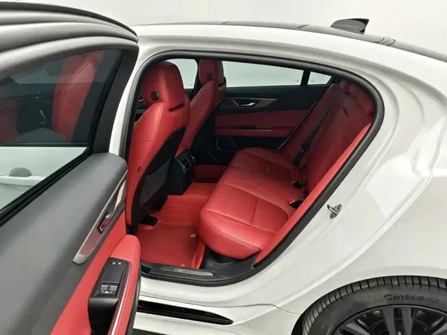 Jaguar XEL — Фото автомобиля 10