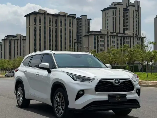 Toyota Highlander — Фото автомобиля 3