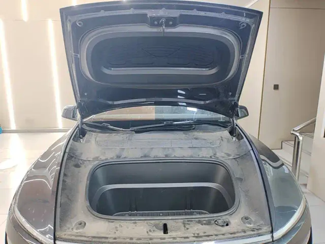 Tesla Model Y — Фото автомобиля 19