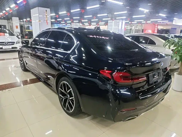 BMW 5 Series — Фото автомобиля 4