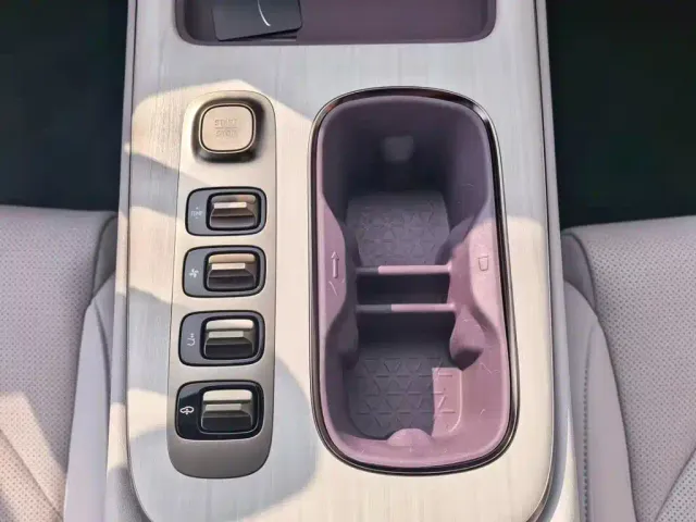 Xiaomi SU7 — Фото автомобиля 10