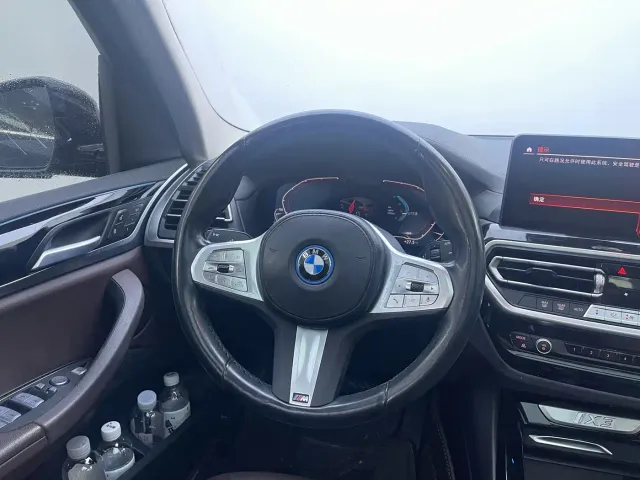 BMW iX3 — Фото автомобиля 7