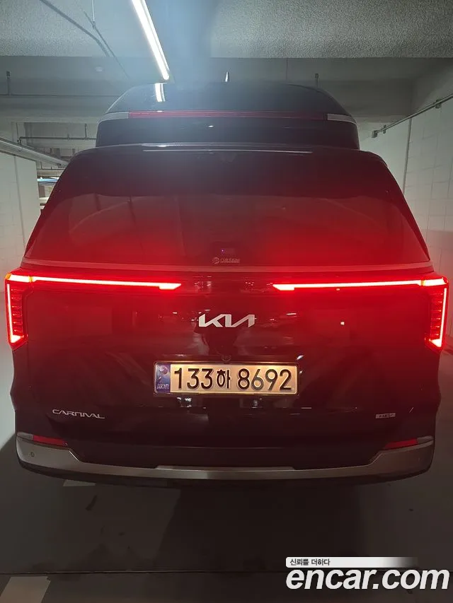 Kia Carnival Generation 4 — Фото автомобиля 4