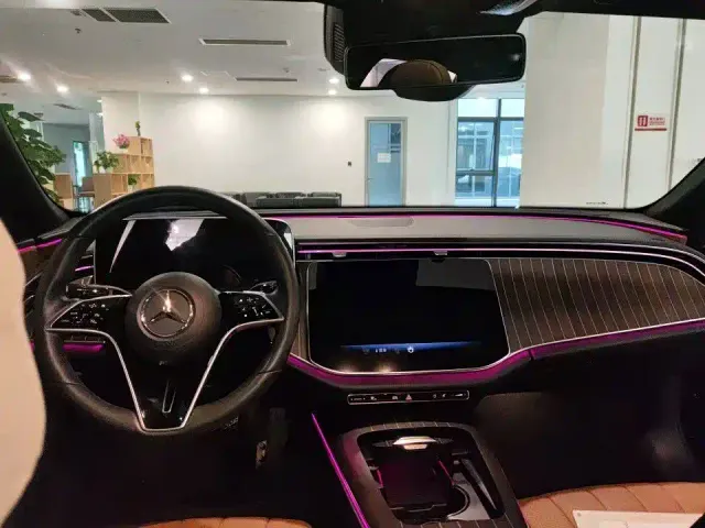 Mercedes-Benz E-Class — Фото автомобиля 3