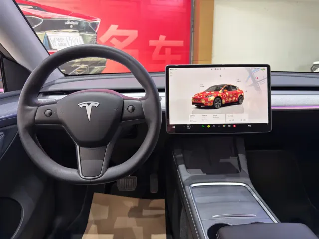 Tesla Model Y — Фото автомобиля 8
