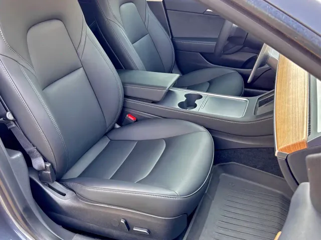 Tesla Model 3 — Фото автомобиля 19