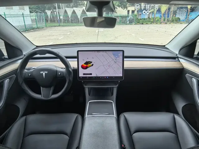 Tesla Model Y — Фото автомобиля 10