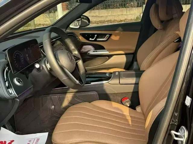Mercedes-Benz E-Class — Фото автомобиля 3