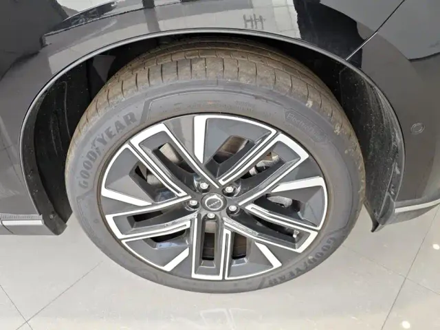 Volvo XC70 Plug-in Hybrid — Фото автомобиля 6