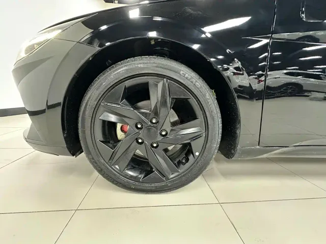 Hyundai Elantra — Фото автомобиля 19
