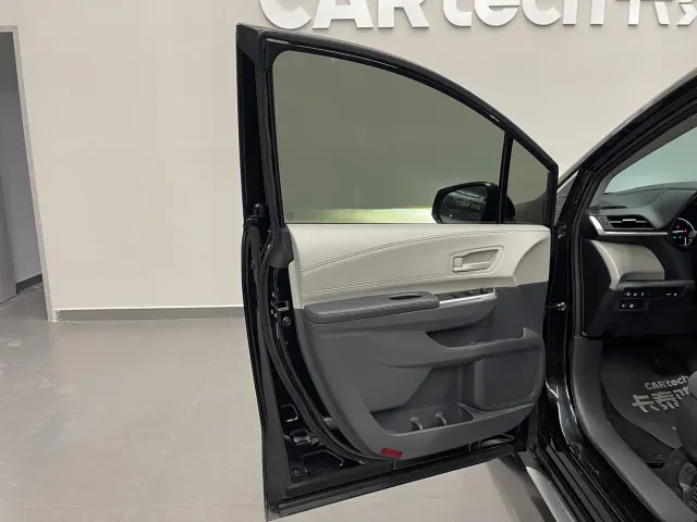 Toyota Granvia — Фото автомобиля 11