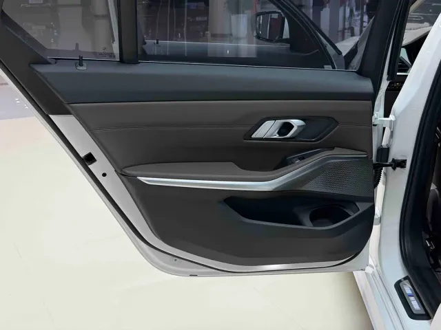 BMW 3 Series — Фото автомобиля 12