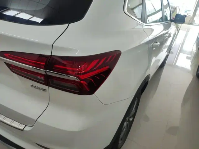 Roewe RX5 — Фото автомобиля 7