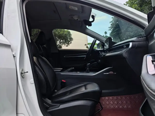 Geely Emgrand — Фото автомобиля 14