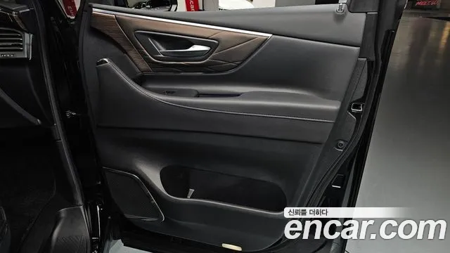 Toyota Alphard — Фото автомобиля 20