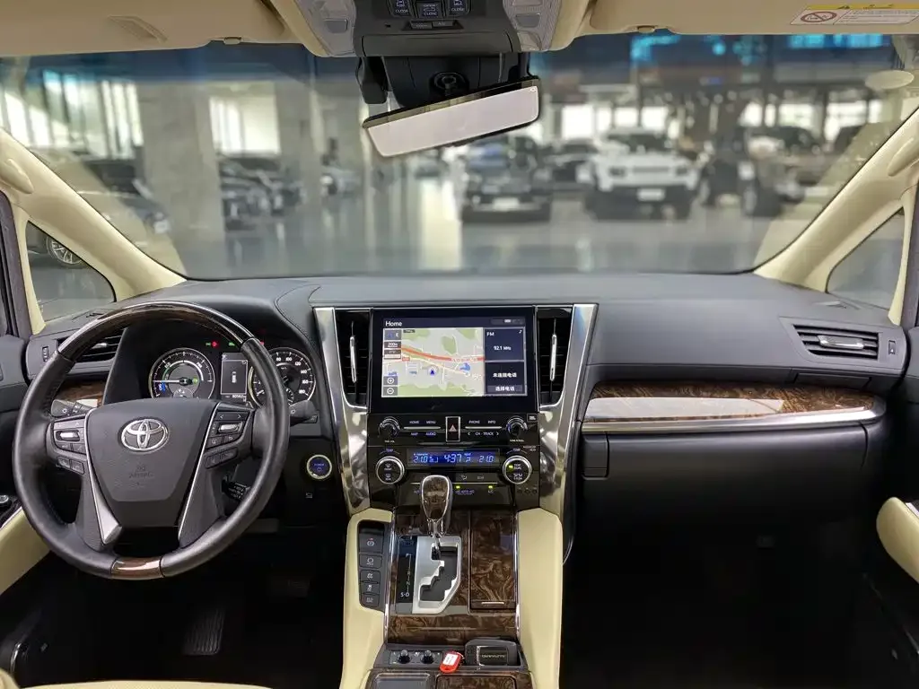 Toyota Alphard 2021 Hybrid 2.5L Luxury — Фото автомобиля 14