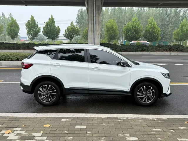 Geely Binyue — Фото автомобиля 7
