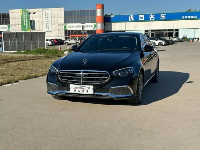Фотография автомобиля — Mercedes-Benz E-Class