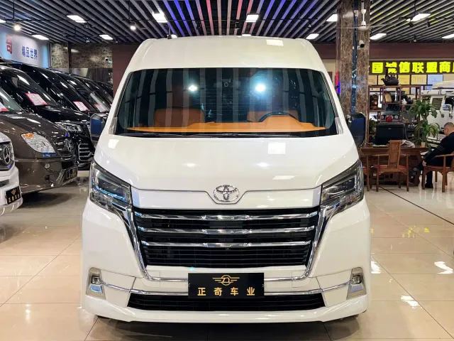 Toyota HIACE — Фото автомобиля 3