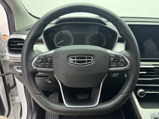 Geely Binyue — Фото автомобиля 12