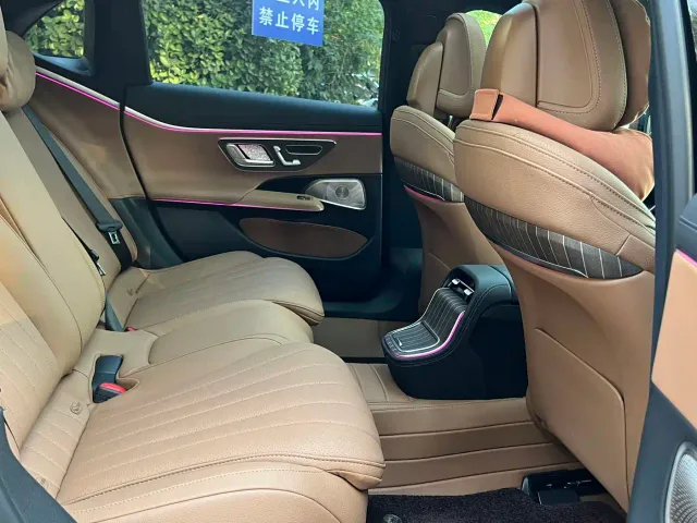 Mercedes-Benz E-Class — Фото автомобиля 12