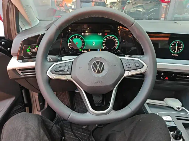 Volkswagen Golf — Фото автомобиля 10