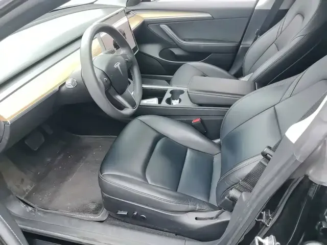 Tesla Model 3 — Фото автомобиля 14