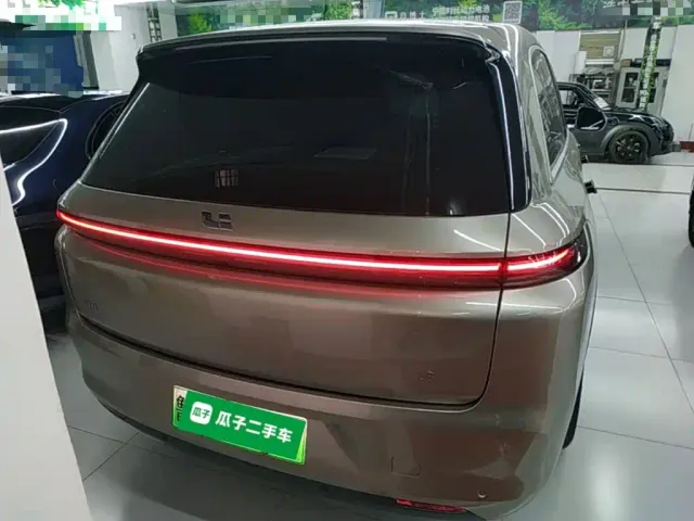 Li Auto L8 — Фото автомобиля 5