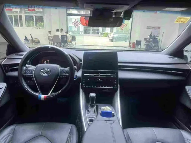 Toyota Avalon — Фото автомобиля 5