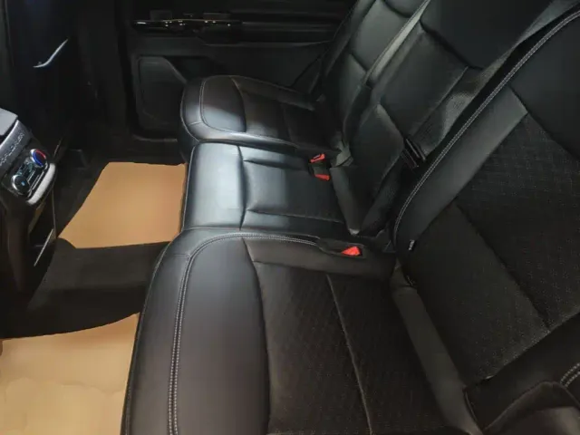 Ford Explorer — Фото автомобиля 16