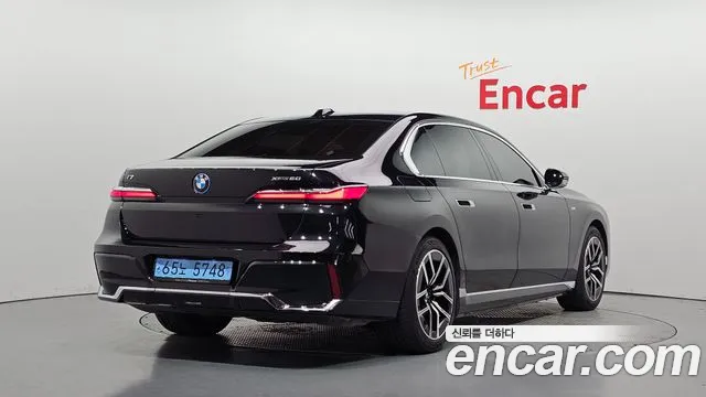 BMW i7 G70 — Фото автомобиля 2