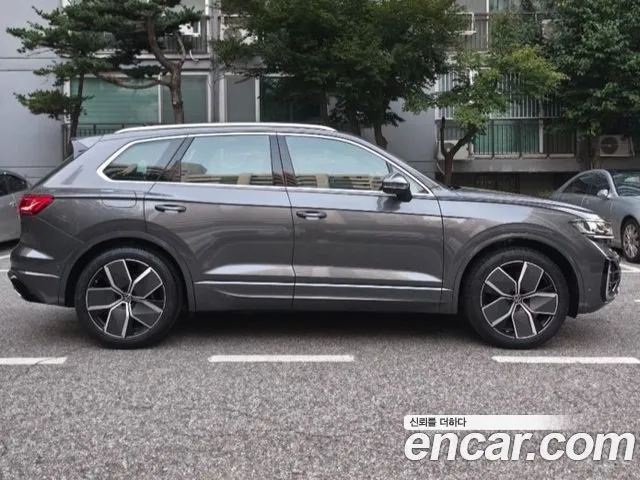 Volkswagen Touareg Generation 3 — Фото автомобиля 4