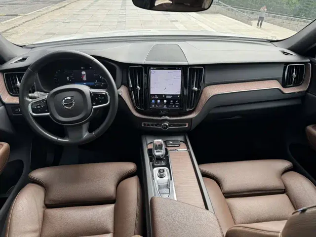 Volvo XC60 — Фото автомобиля 7