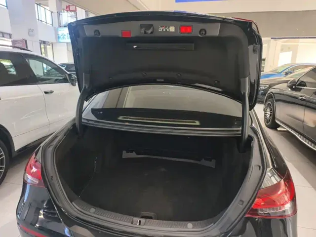 Mercedes-Benz E-Class — Фото автомобиля 18