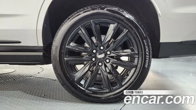 Cadillac Escalade Generation 5 — Фото автомобиля 21