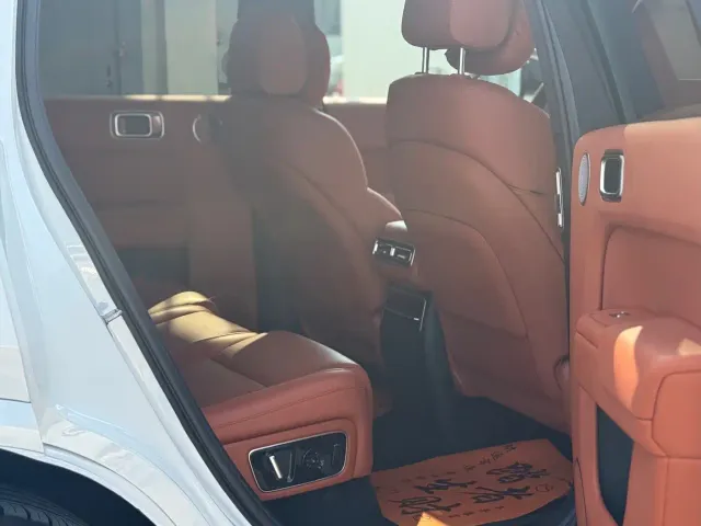 Li Auto L7 — Фото автомобиля 9