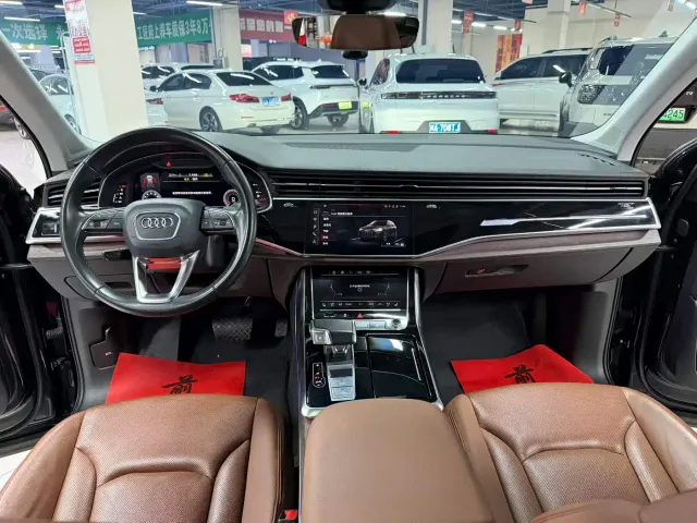 Audi Q7 — Фото автомобиля 5